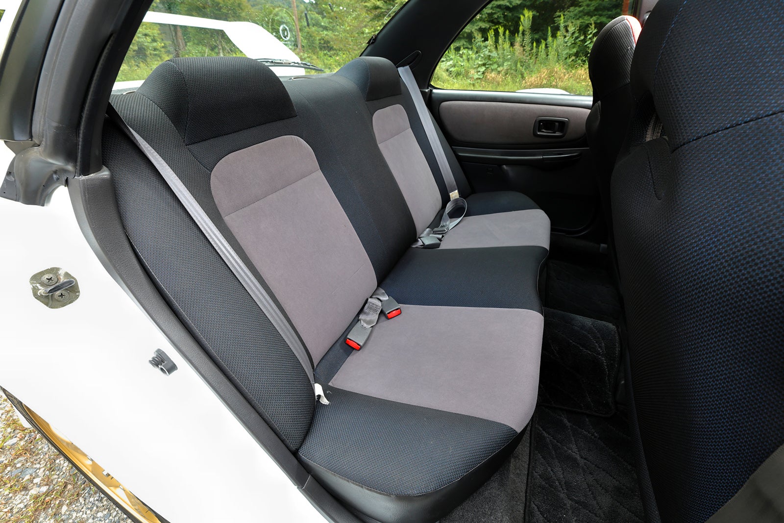 スバル・インプレッサWRX STi バージョンVのリアシート、2トーンファブリック