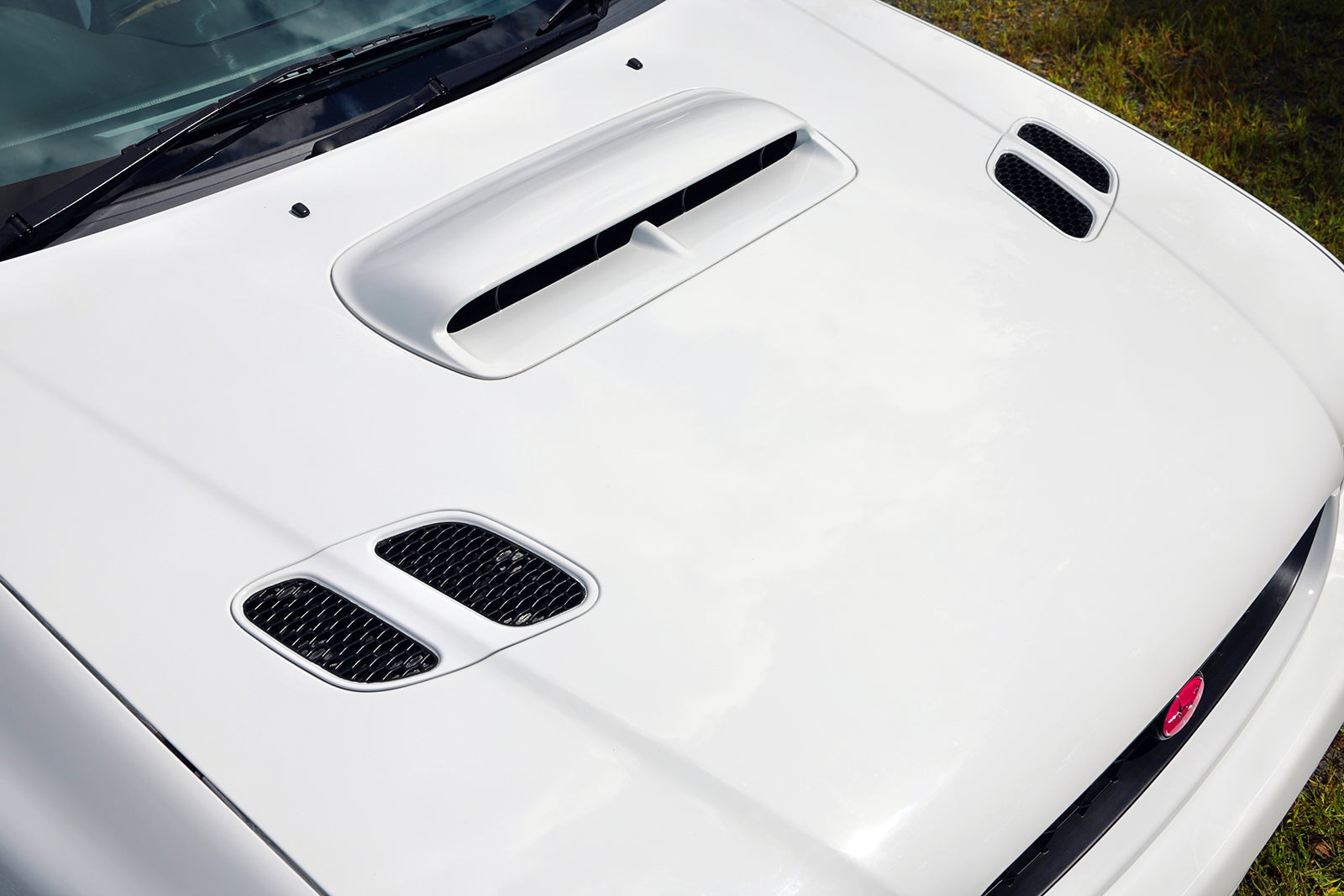 スバル・インプレッサWRX STi バージョンVのボンネットエアスクープと通気口