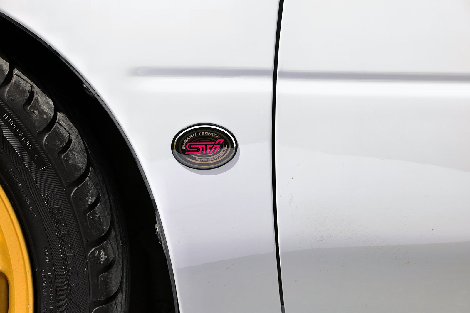 スバル・インプレッサWRX STi バージョンVのSTIサイドエンブレム