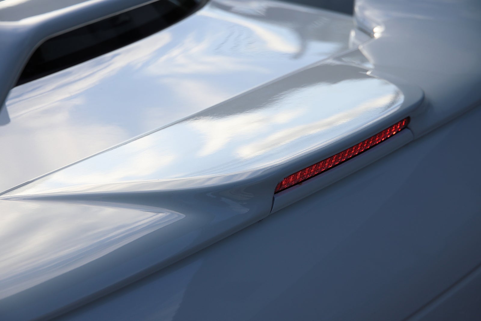 スバル・インプレッサWRX STi バージョンVのリアスポイラー下部とハイマウントストップランプ