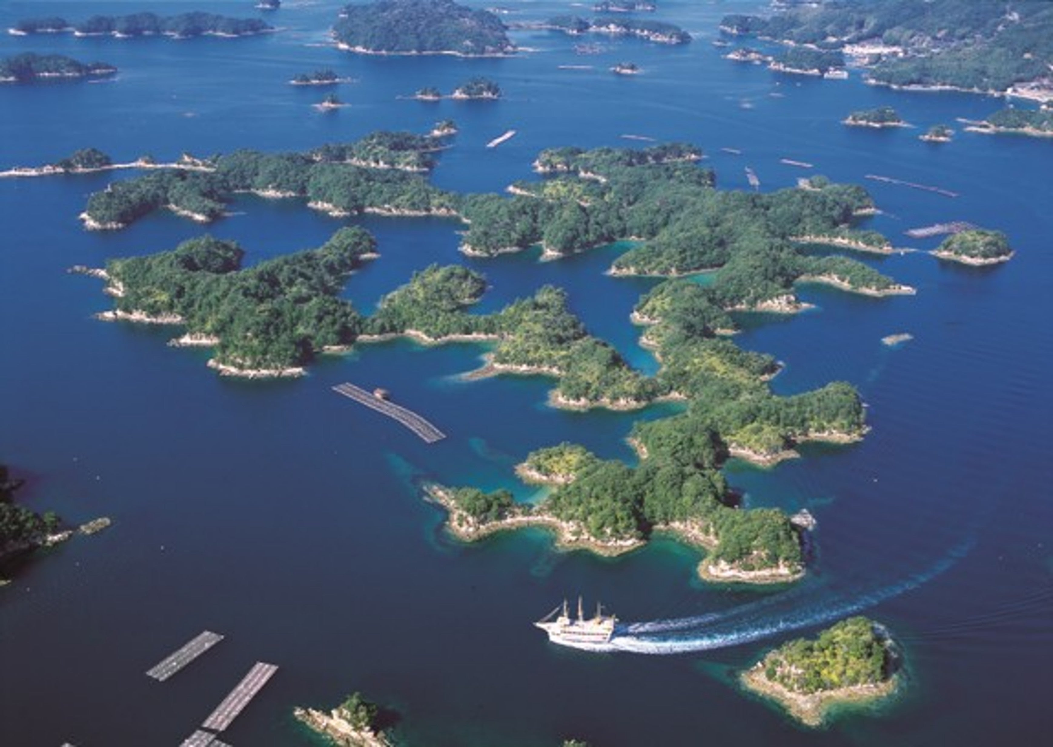 長崎県北の観光地：九十九島（画像＝国土交通省 九州地方整備局 長崎河川国道事務所）