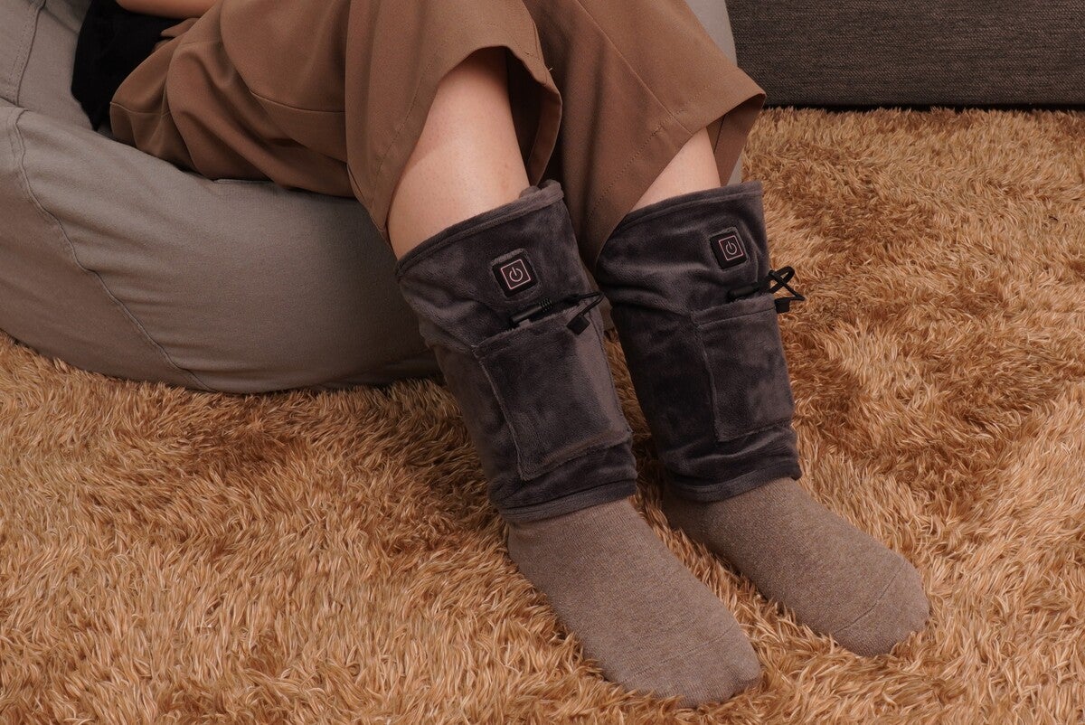 足首に電熱ウォーマーを装着