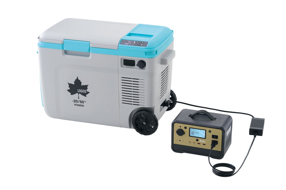 ポータブル電源から電気をとる保温保冷庫の写真