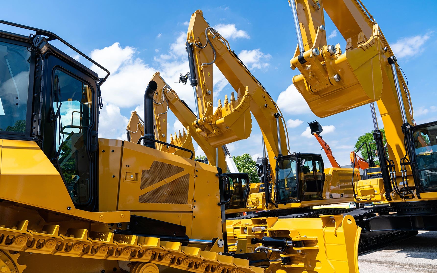ブルドーザーやパワーショベルなど、いろいろな建設機械