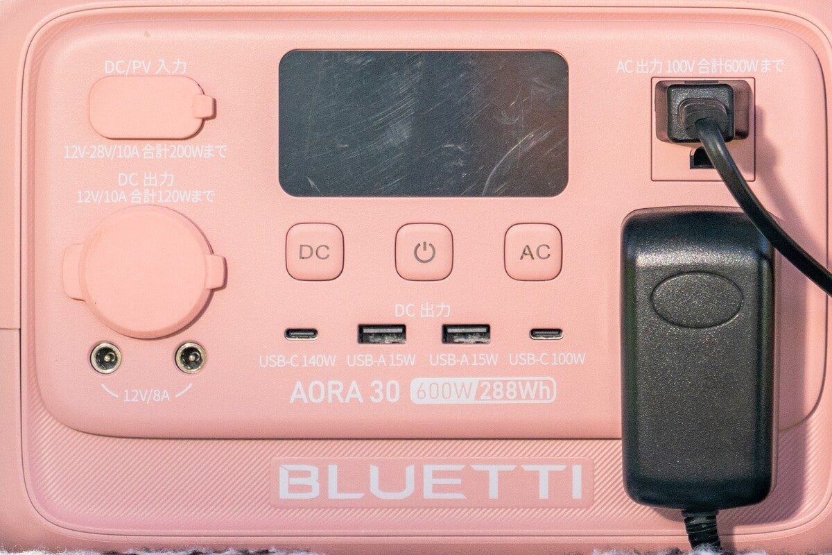 ポータブル電源の正面のアップ
