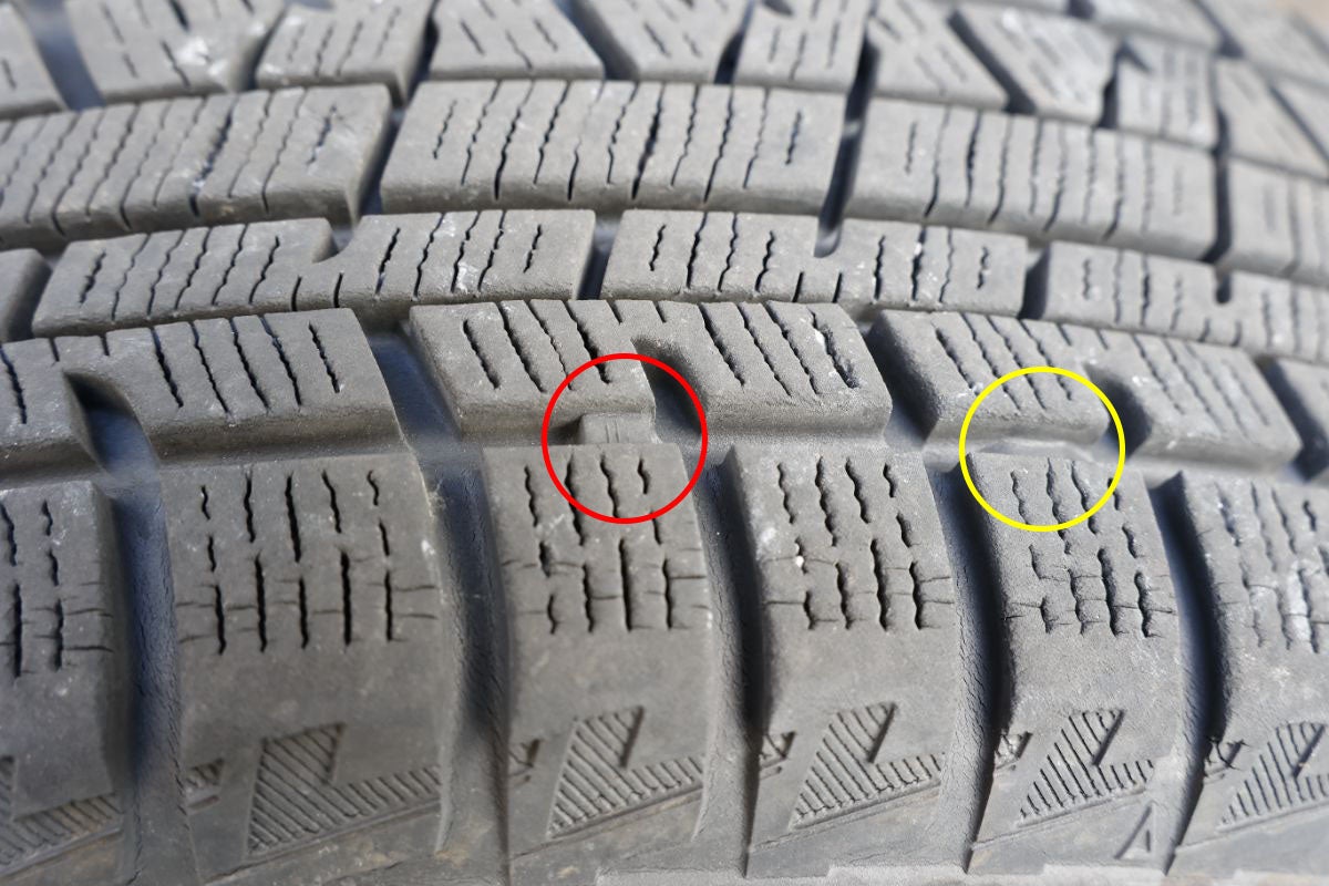冬タイヤの、プラットフォームとスリップサインの違い