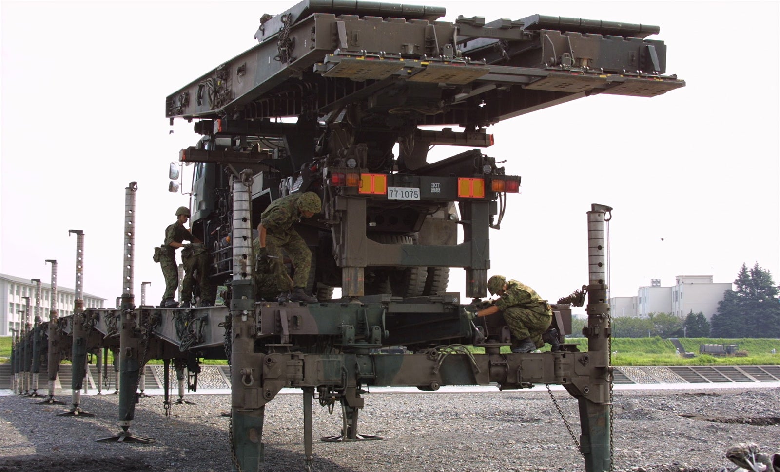 81式自走架柱橋の架設方法