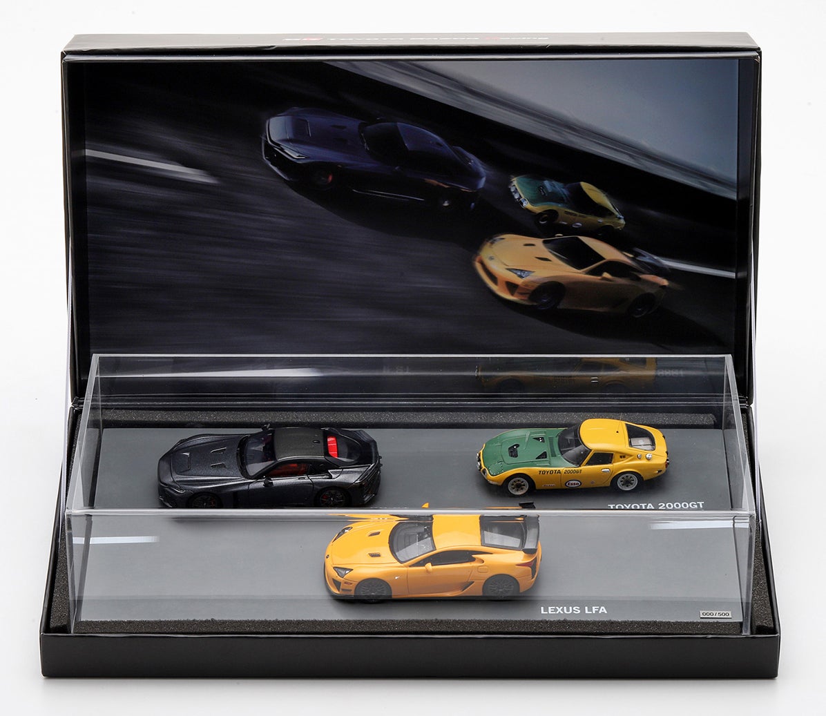 トヨタ2000GT、レクサスLFA、GR GTがセットになったモデルカーの写真