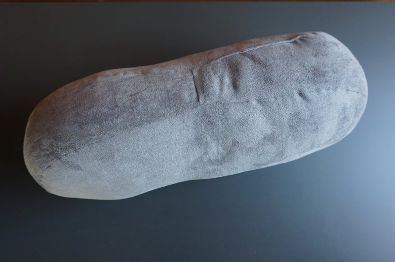 背当てにもなる やわらかマルチミニクッション チャコールグレー49×22×15cm（税込1,990円）