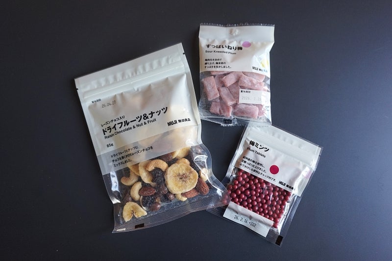 レーズンチョコ入りドライフルーツ＆ナッツ（税込290円）、梅ミンツ（税込120円）、すっぱいねり梅（税込120円）