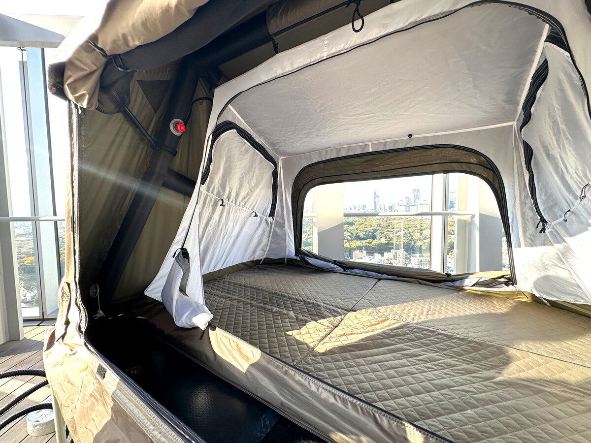 ルーフトップテントの内部写真