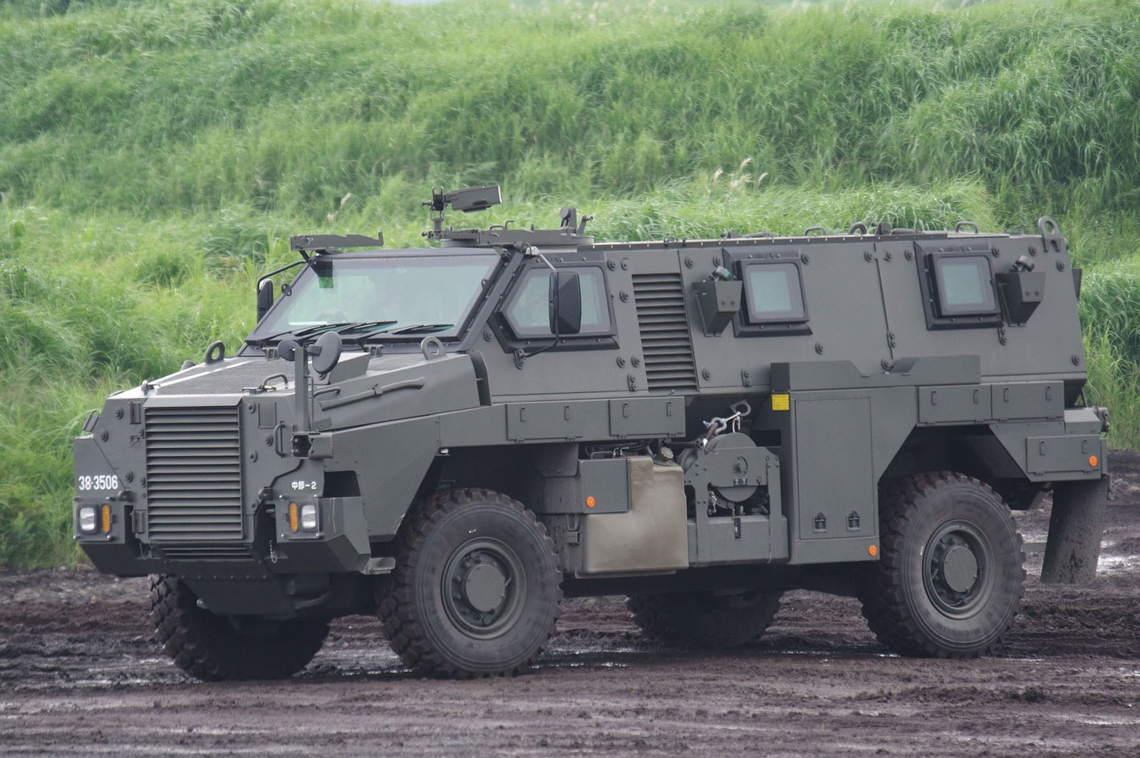 輸送防護車が訓練している写真