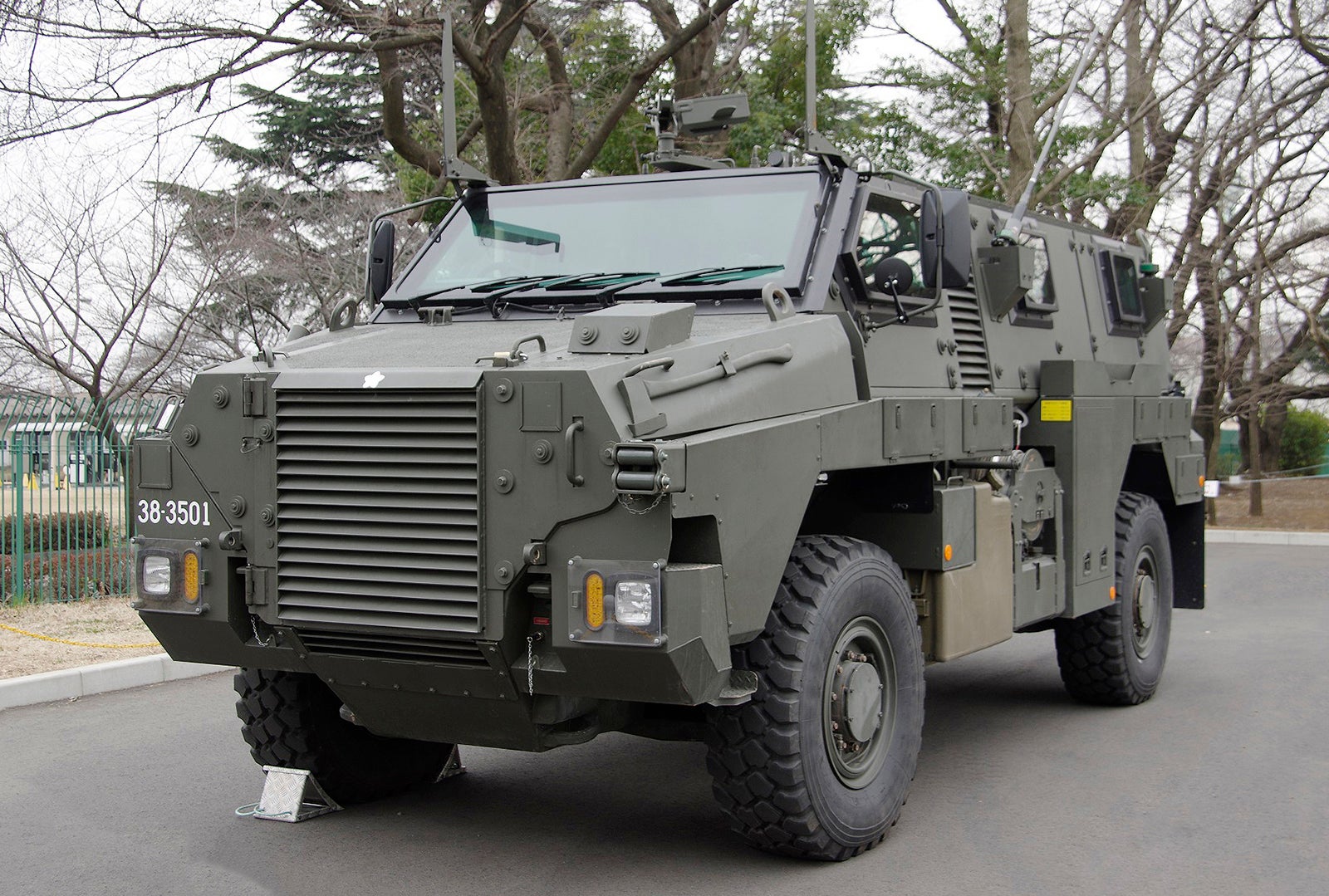 輸送防護車のフロント外観写真