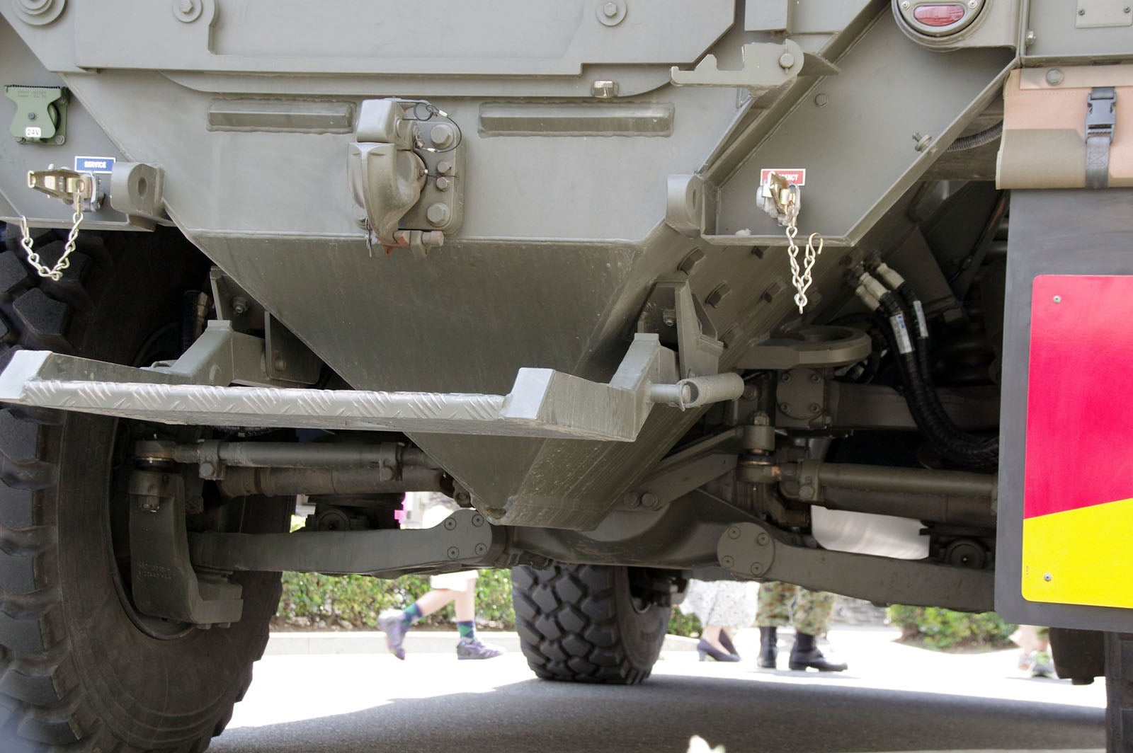 輸送防護車（MRAP）のV型構造底部の写真