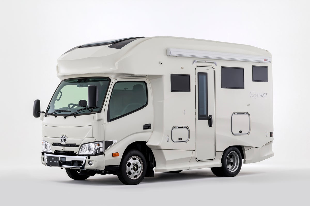 キャンピングカーの外観全体写真