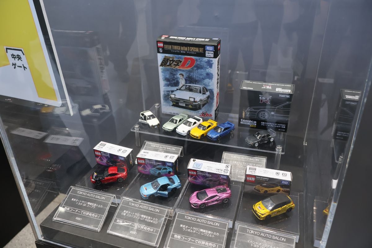 トミカブースに展示されたトミカ
