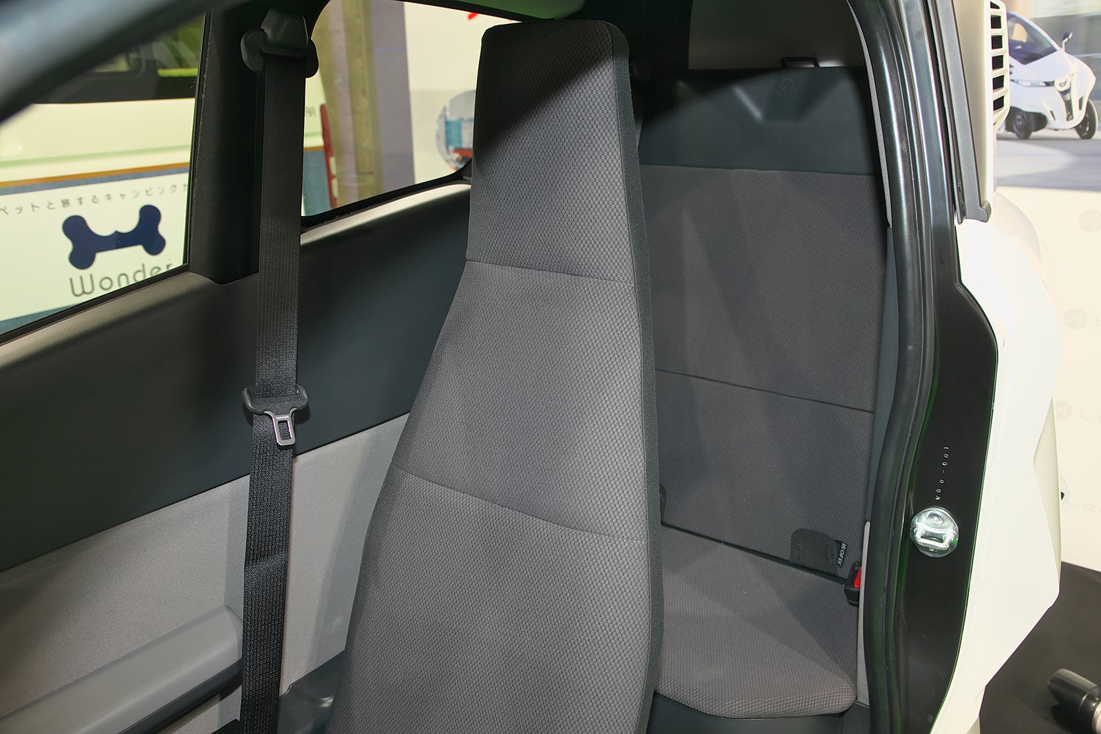 リアに設けられたシート兼物置きスペースの写真