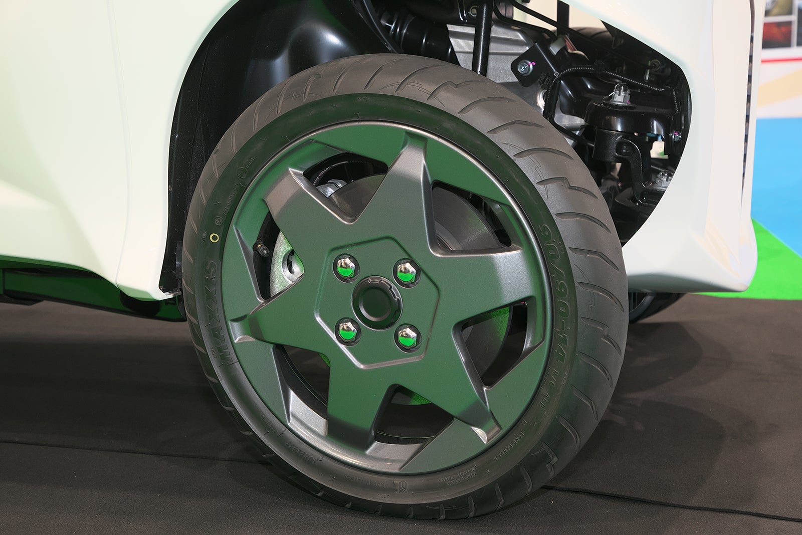 装着タイヤの写真