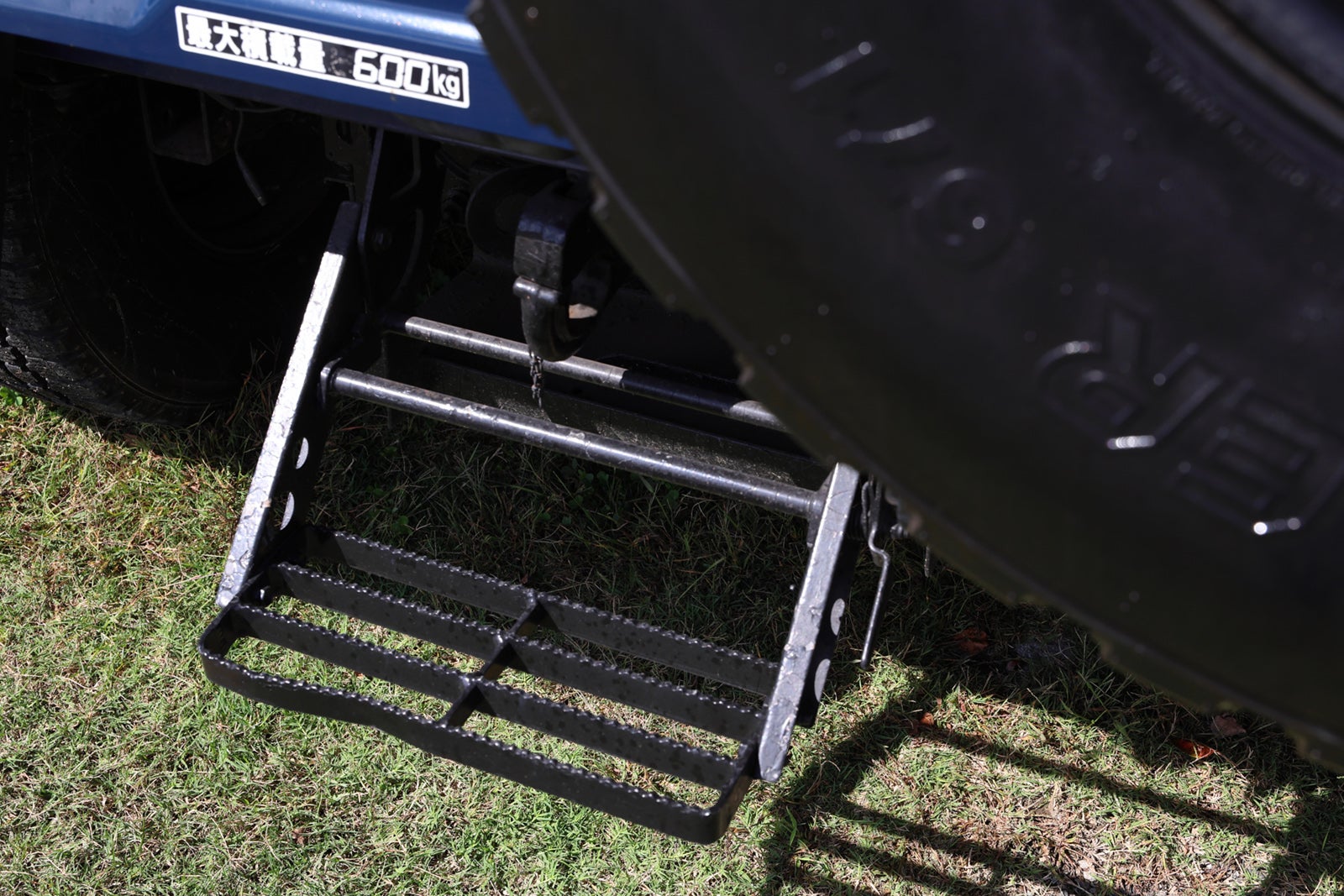メガクルーザーの頑丈な折りたたみ式リアステップ