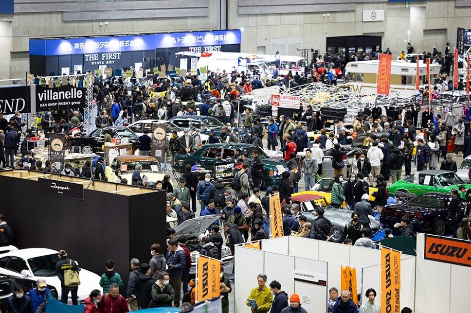 限定グッズや交流を楽しむ来場者でにぎわう会場の様子