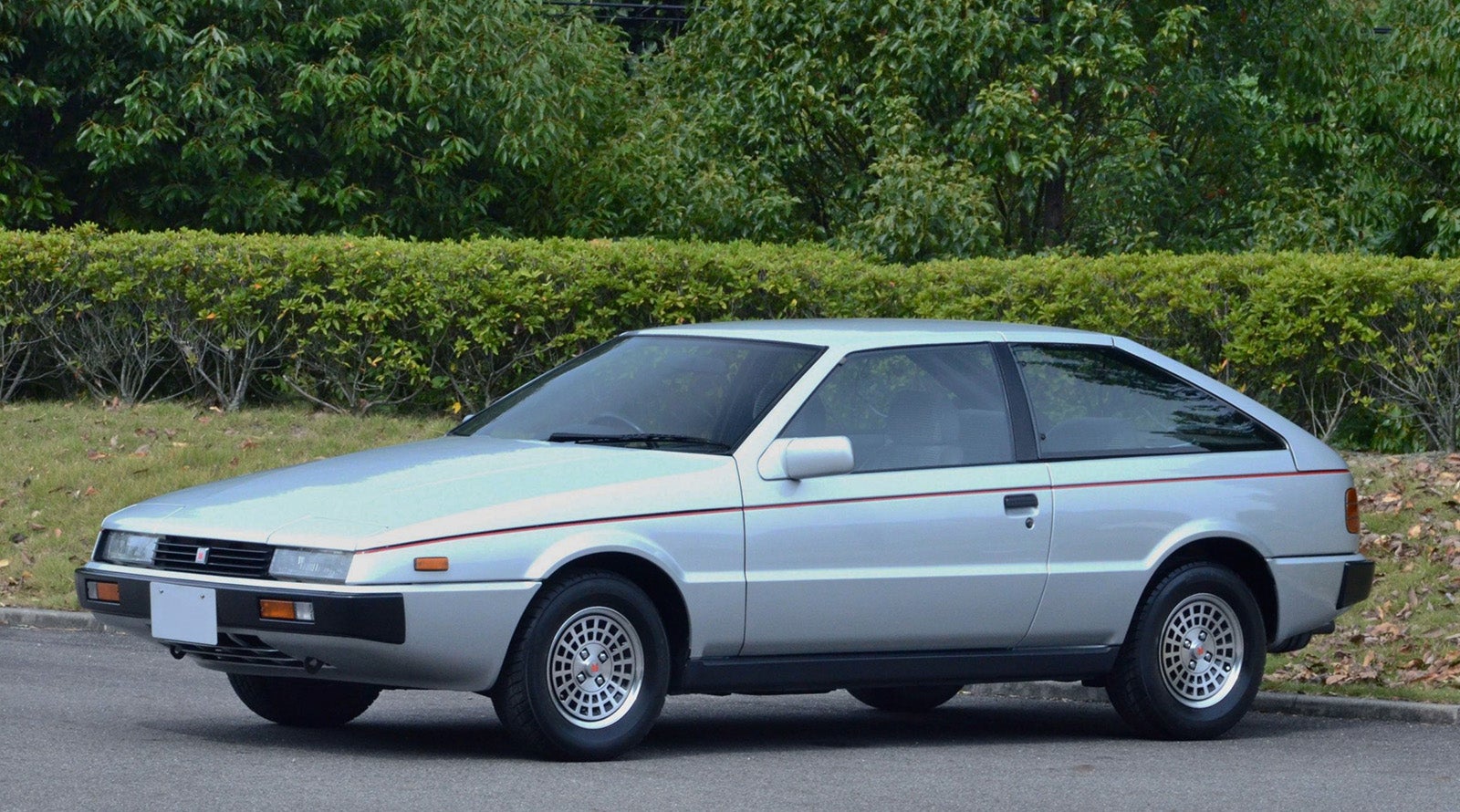 いすゞ・ピアッツァの外観写真