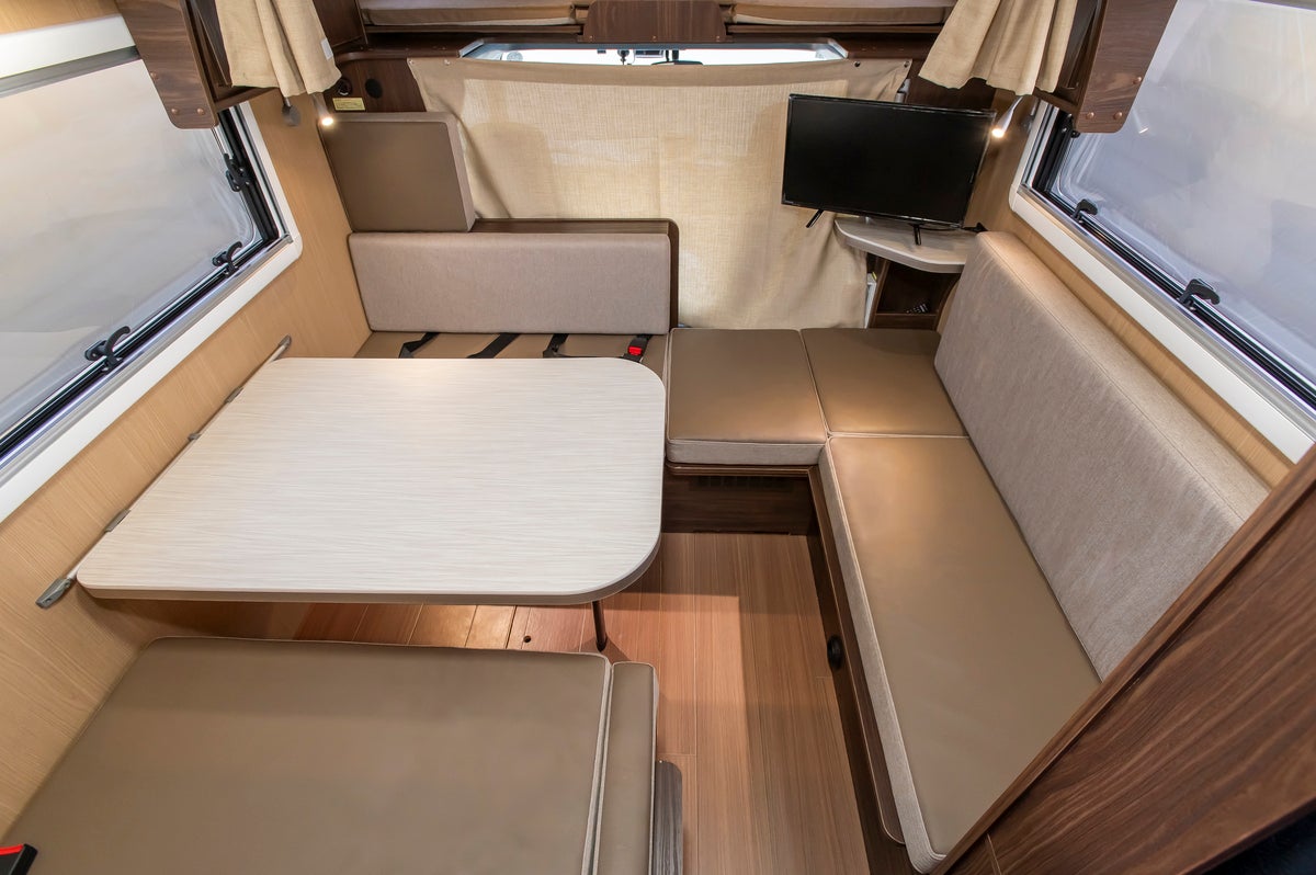 キャンピングカーの車内リビング