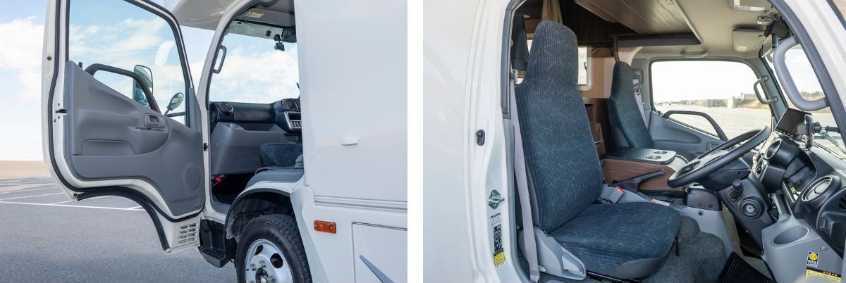 キャンピングカーの助手席側のドアを開けた写真と運転席周辺を撮影した写真
