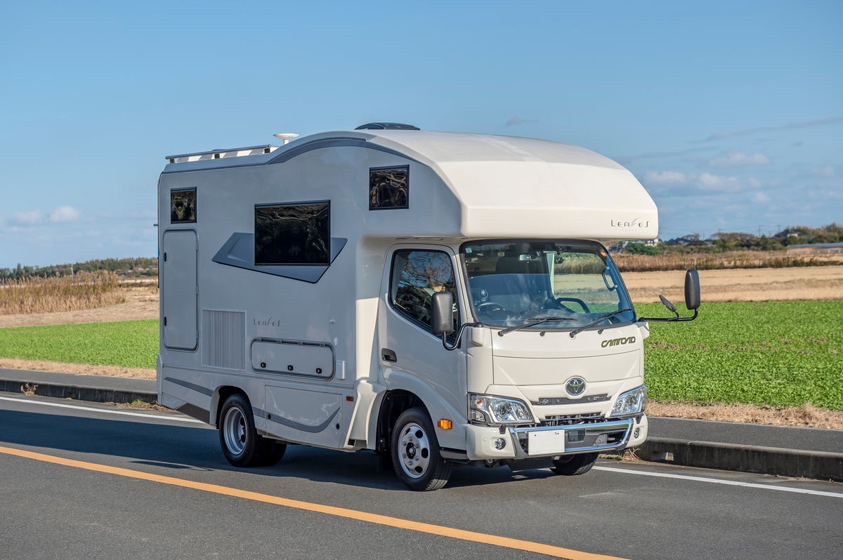 キャンピングカーキャブコンのフロント73写真