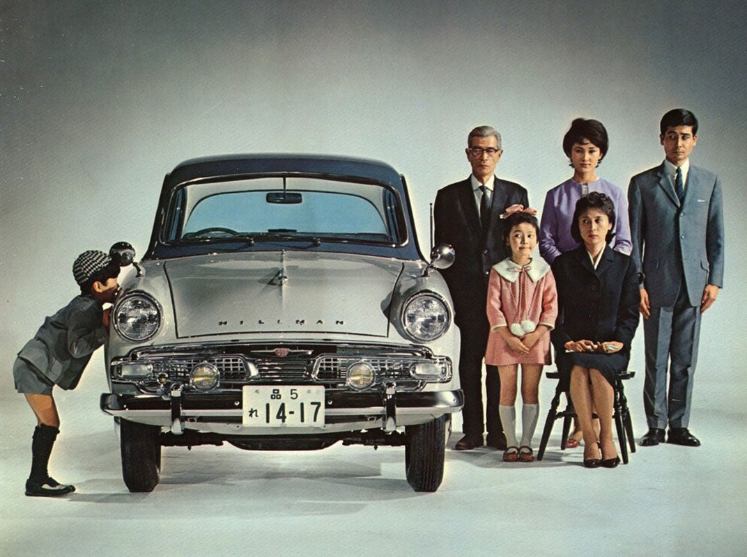 かつてトラックなどの商用車だけでなく乗用車も手掛けていたいすゞは1953年に英国ルーツ・グループと技術提携を結び、ヒルマンミンクスのノックダウン生産をスタート。1956年にモデルチェンジした2代目のヒルマンミンクスは個性的な2トーンカラーが好評だった