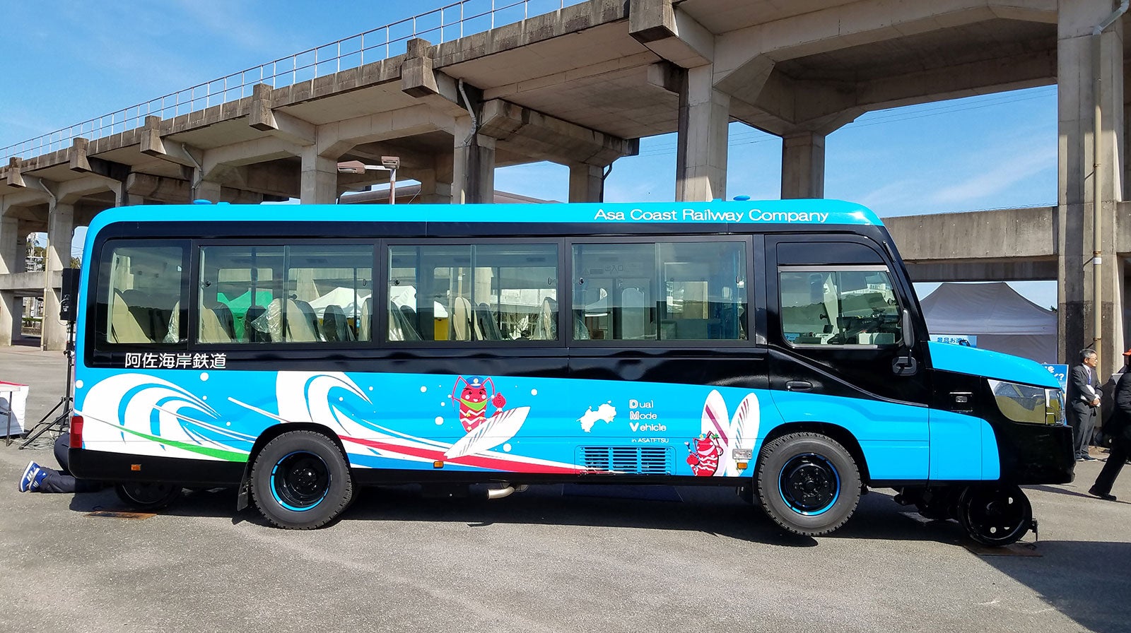 DMV車両3台の外観写真