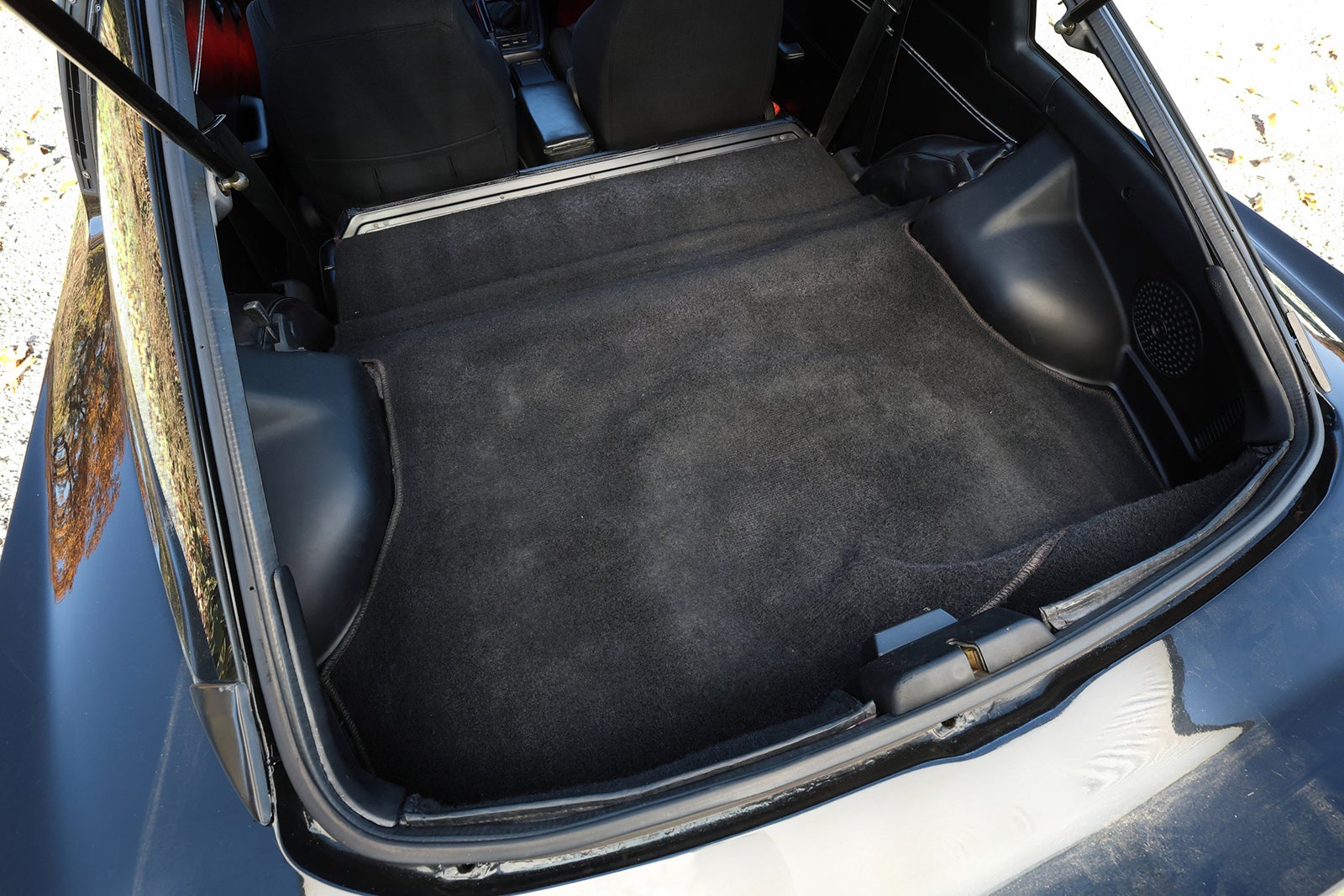 SA22C型RX 7のラゲッジスペースを上から見た様子