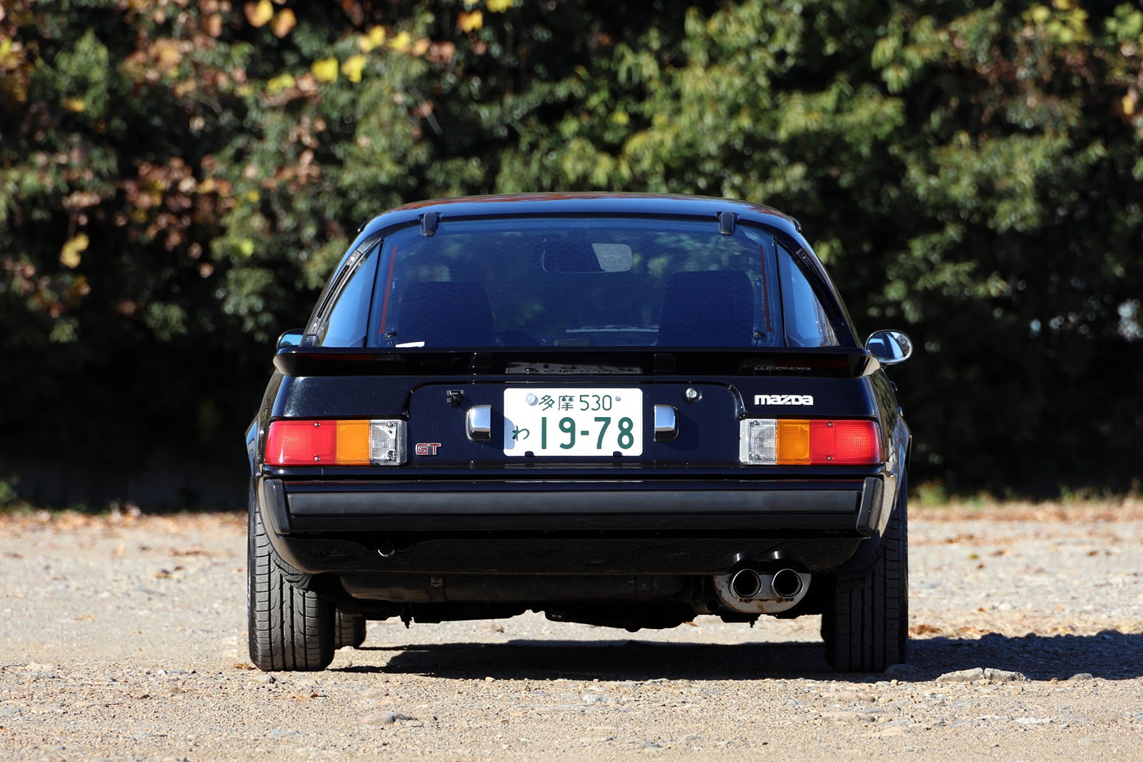 SA22C型RX 7のリア正面外観、テールランプ全体