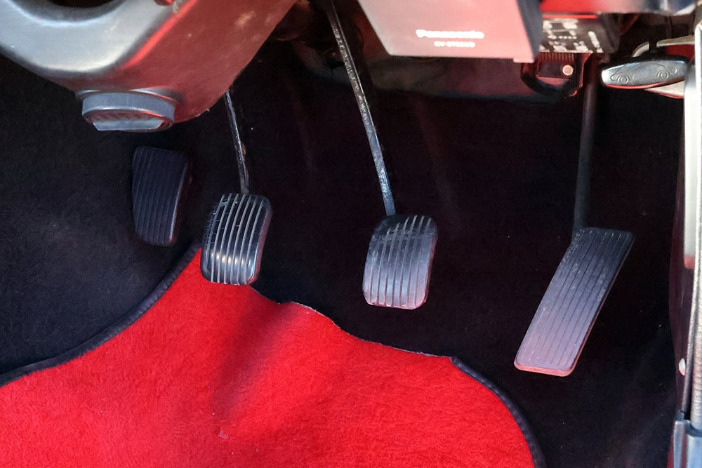 SA22C型RX‑7のクラッチ・ブレーキ・アクセルペダル