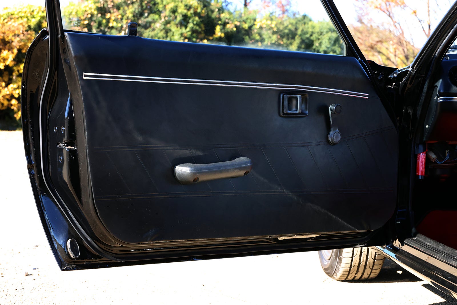 SA22C型RX‑7の運転席ドア内張りと手動ウインドー