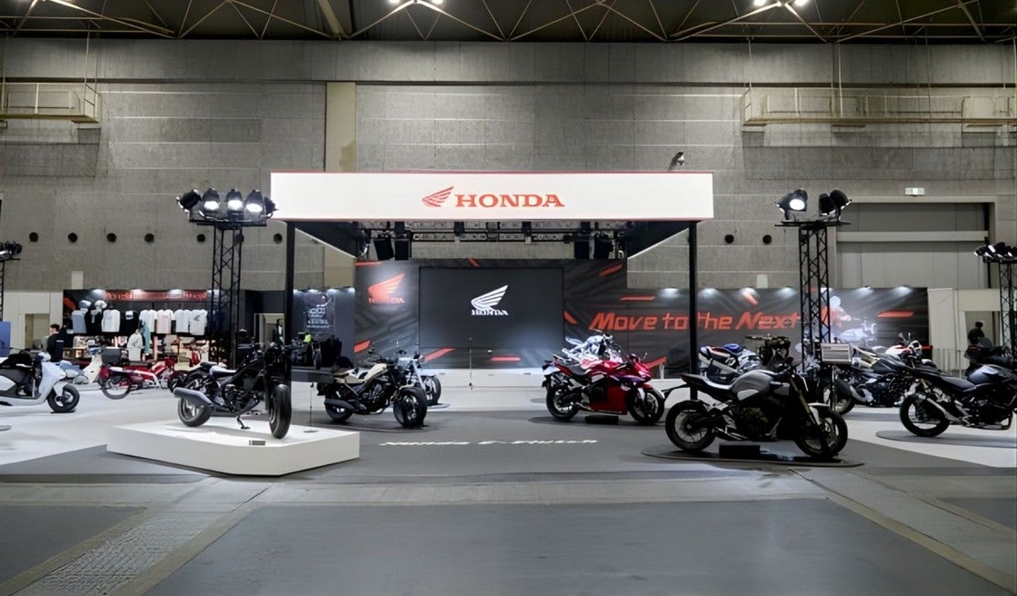 大阪モーターサイクルショーのホンダブースに並ぶバイク展示（2025年開催時）