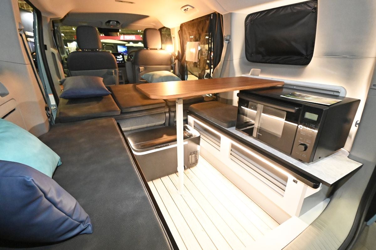 LAC EV CAMPER Pのインテリアは、ナチュラルなイメージ