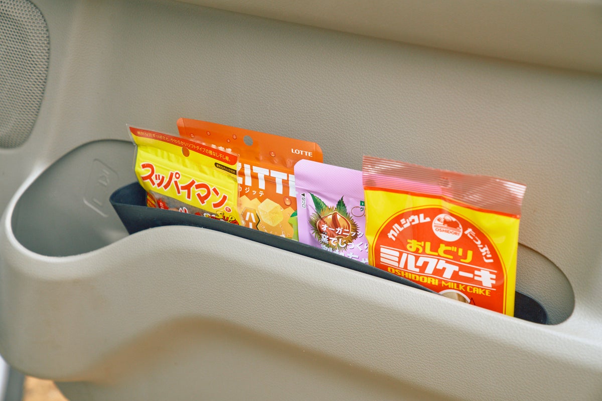 クルマのドアポケットに入っているお菓子