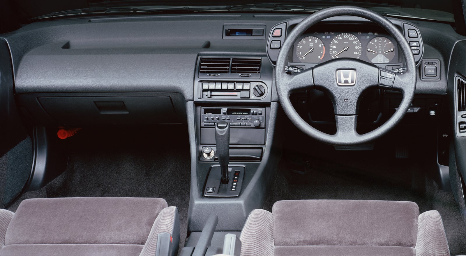 1987年4月9日に発表された3代目プレリュードの内装