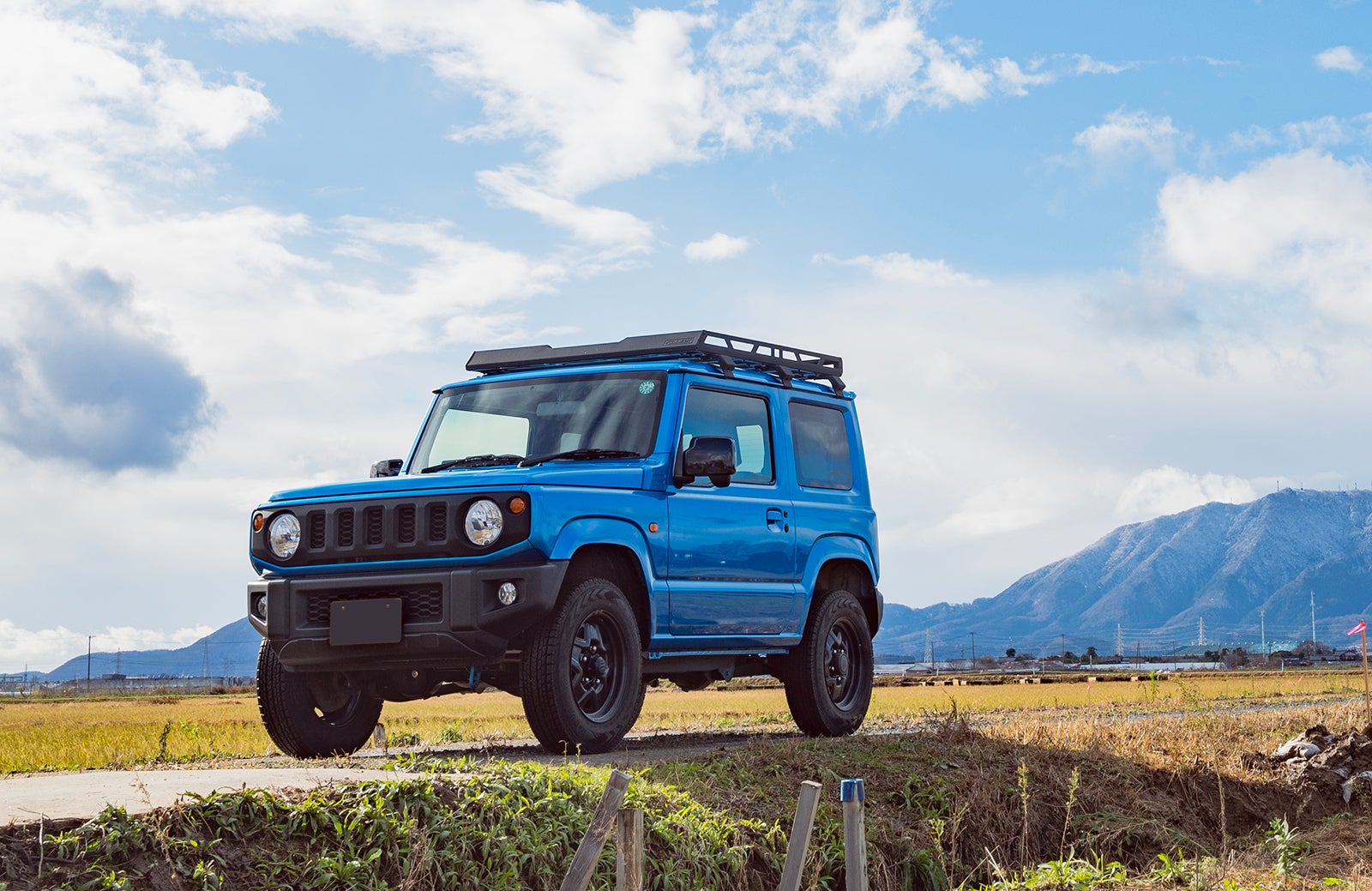 2018年に登場した4代目となる現行型（JB64型）ジムニーの外観写真