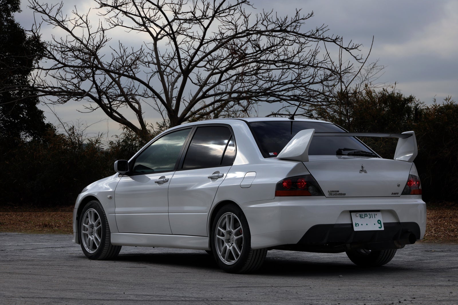 大型リアウイングを備えたランサーエボリューションⅨ MRのリアビュー