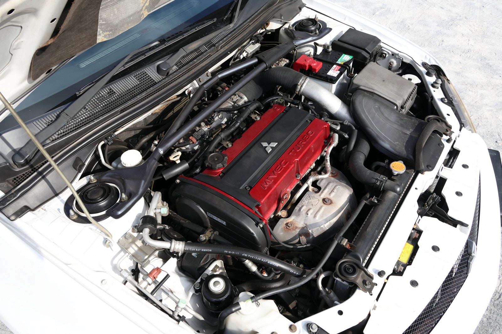 4G63ターボエンジンを搭載するランサーエボリューションⅨ MRのエンジンルーム