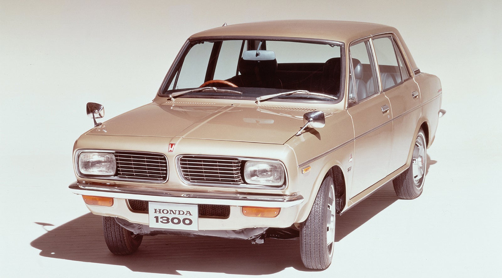 1969年4月15日に登場したホンダ1300の77シリーズ