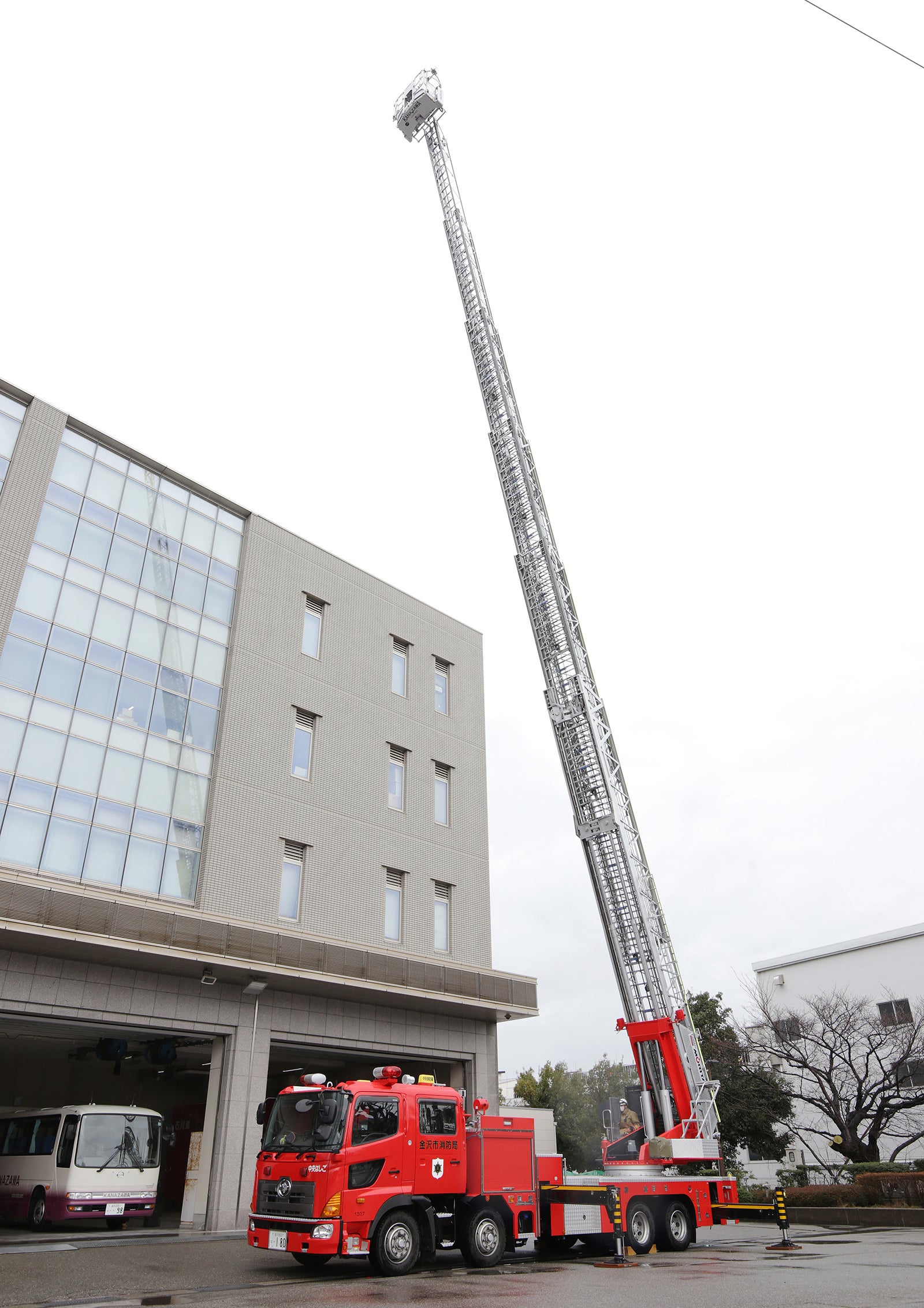 54ｍのはしごを最大に伸ばした状態