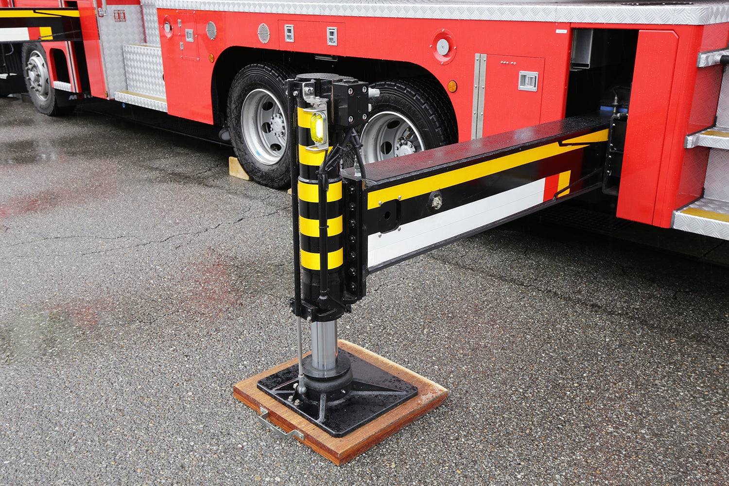 54ｍはしご車のアウトリガー