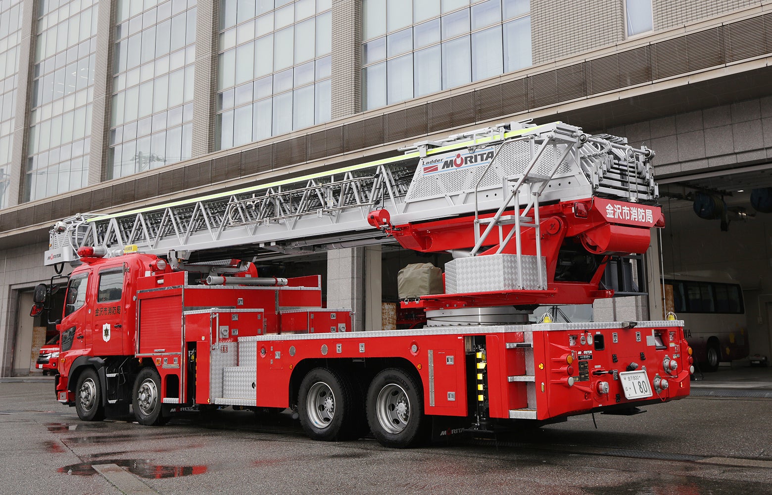 54ｍはしご車のリヤ外観写真