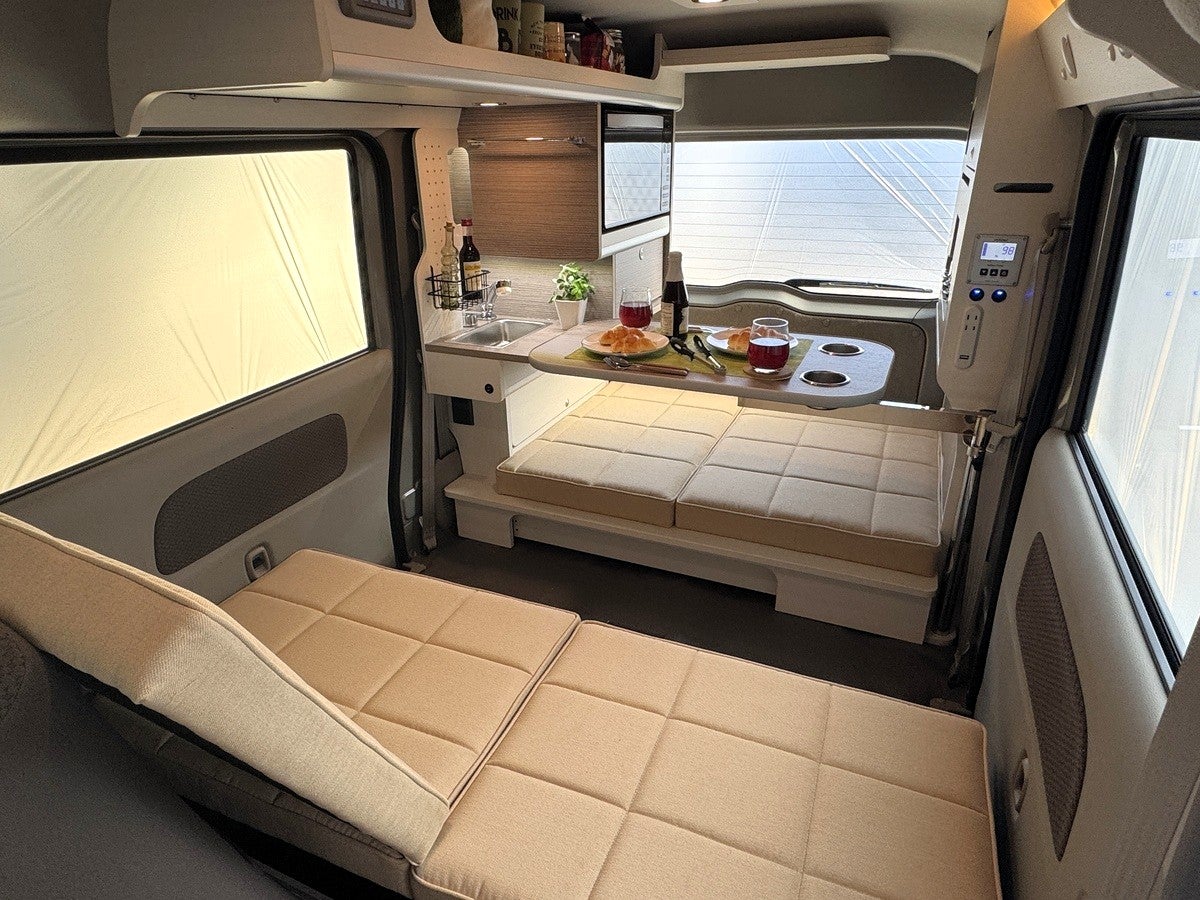 軽バンコンのリビングインテリア全景