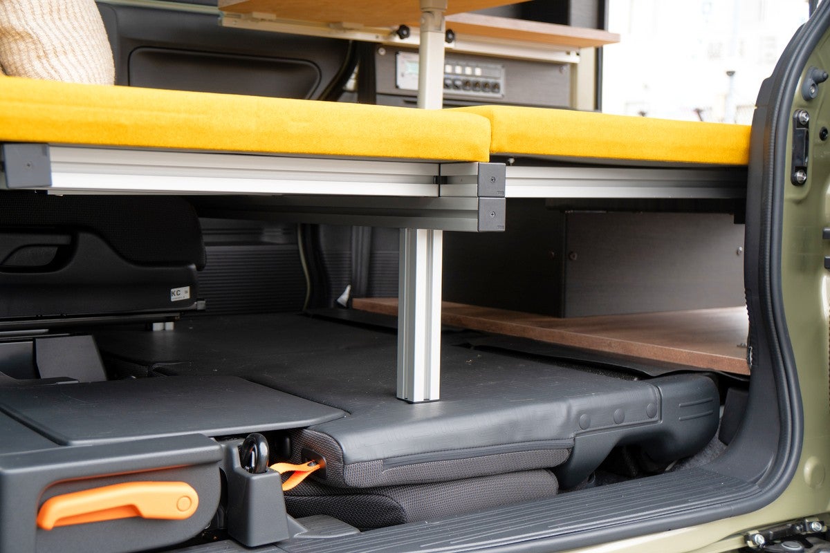 軽キャンパーのベッド支柱部分