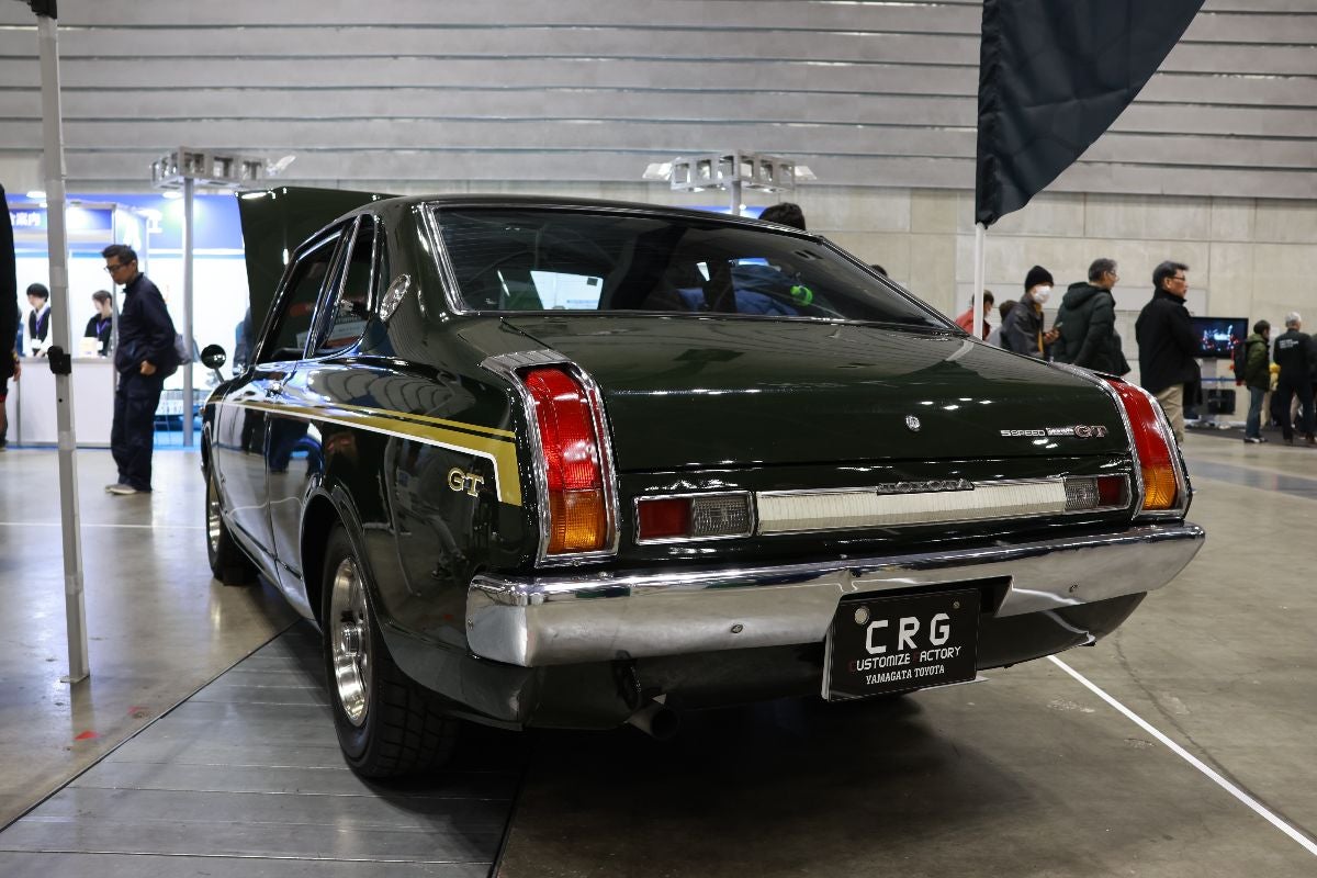 カリーナのリア全景