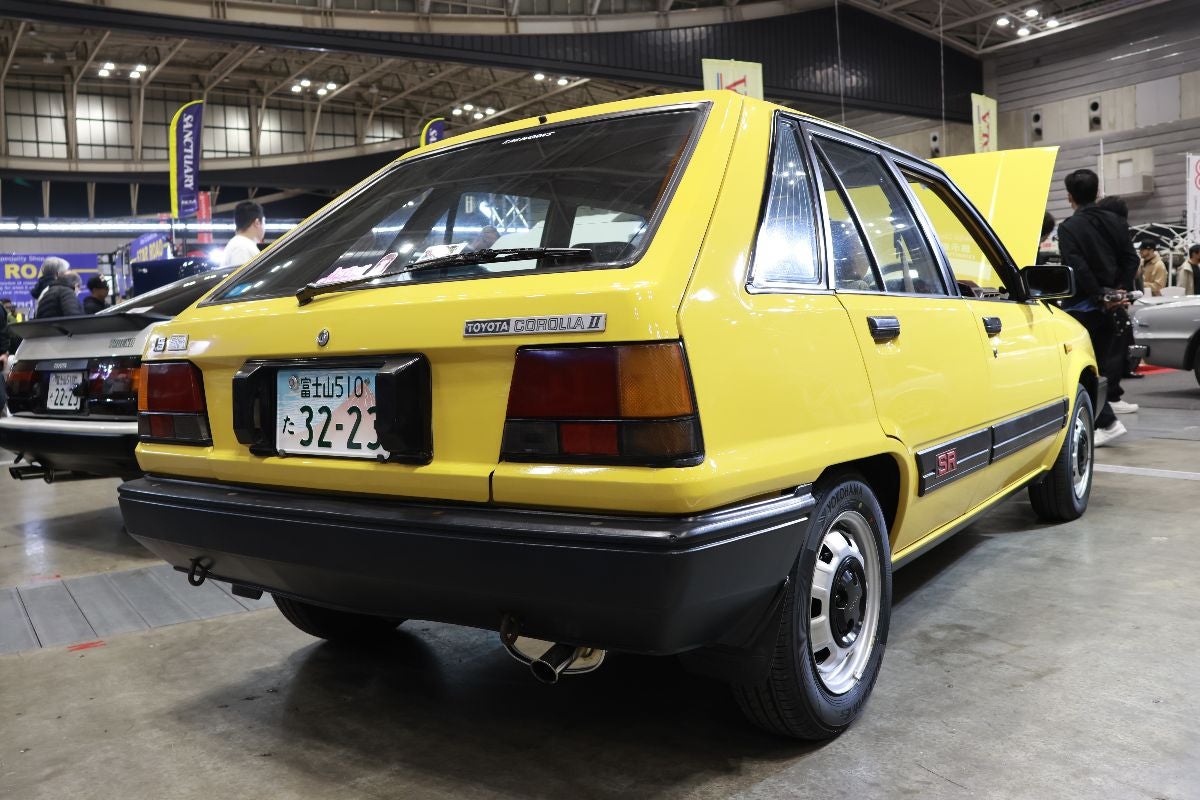 カローラIIのリア全景