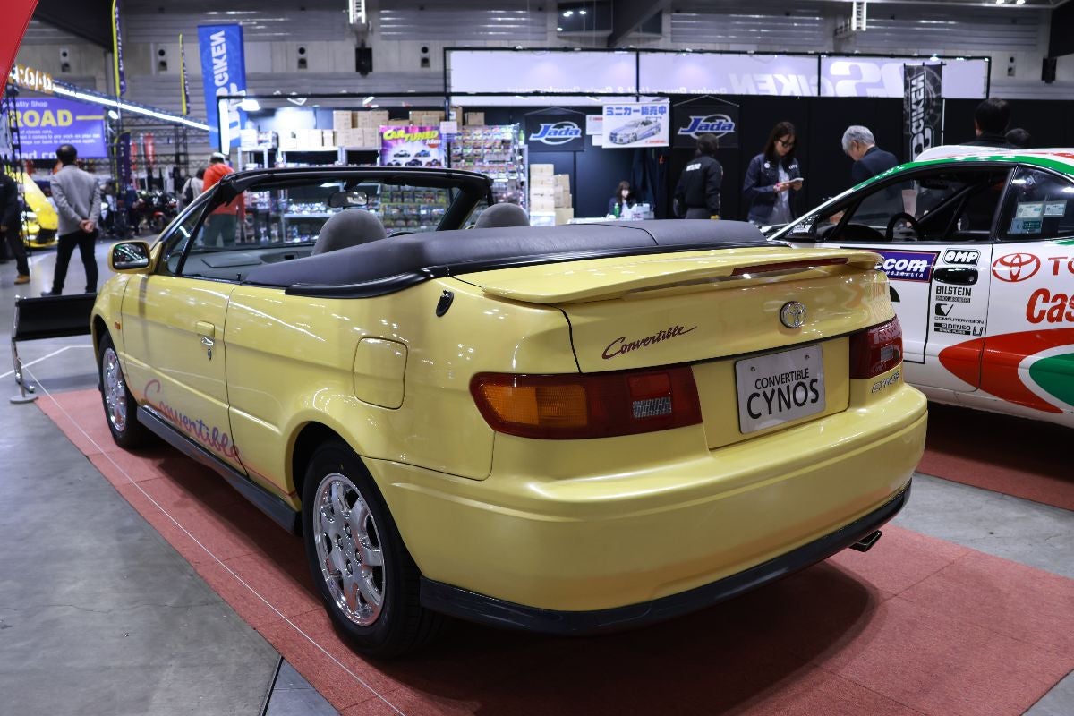 サイノスのリア全景